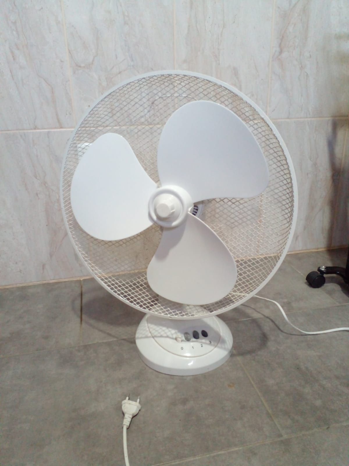 2 aquecedores/Esquentador, 1 ventoinha/ventilador