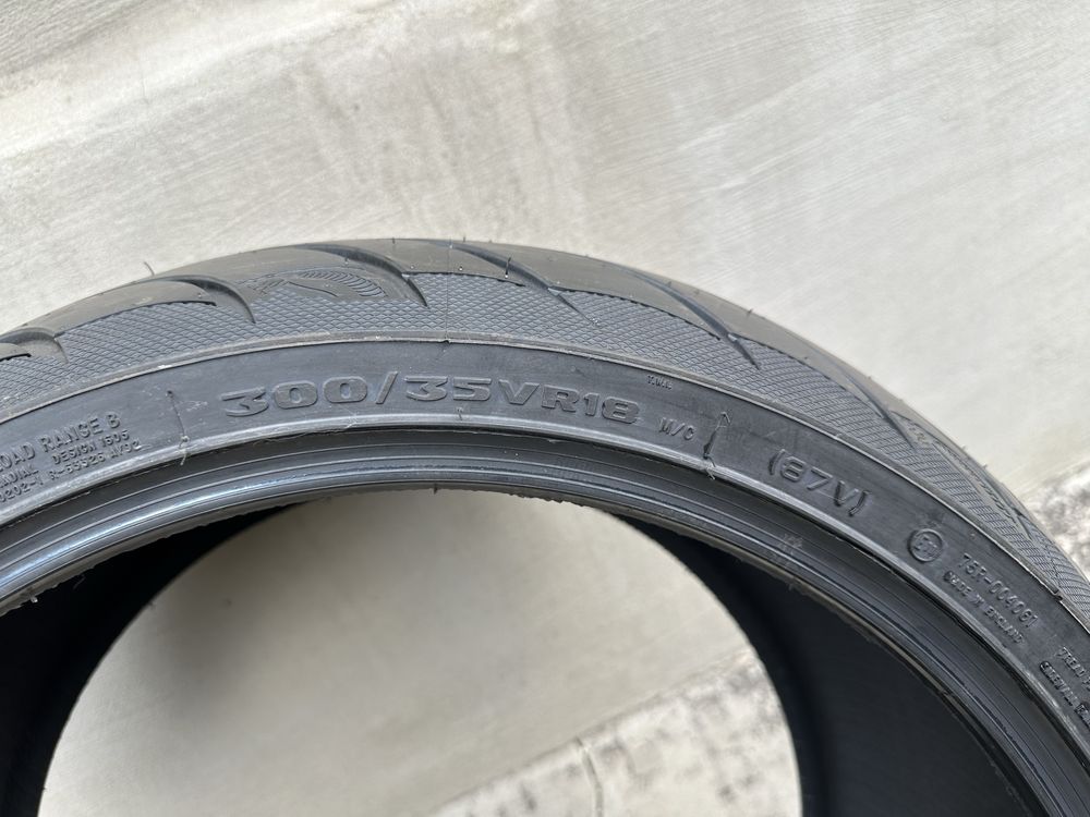 300/35 R18 Avon Cobra Chrome