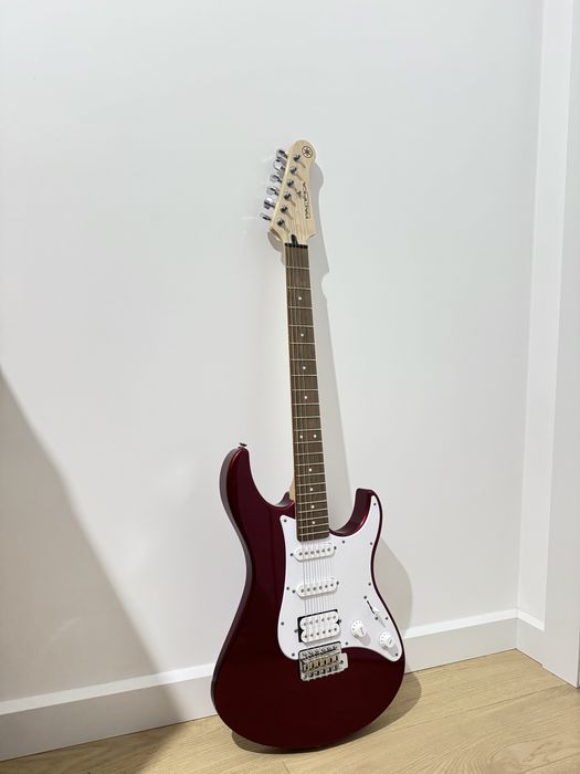 Zestaw Yamaha Pacifica 112J + wzmacniacz Marshall MG15