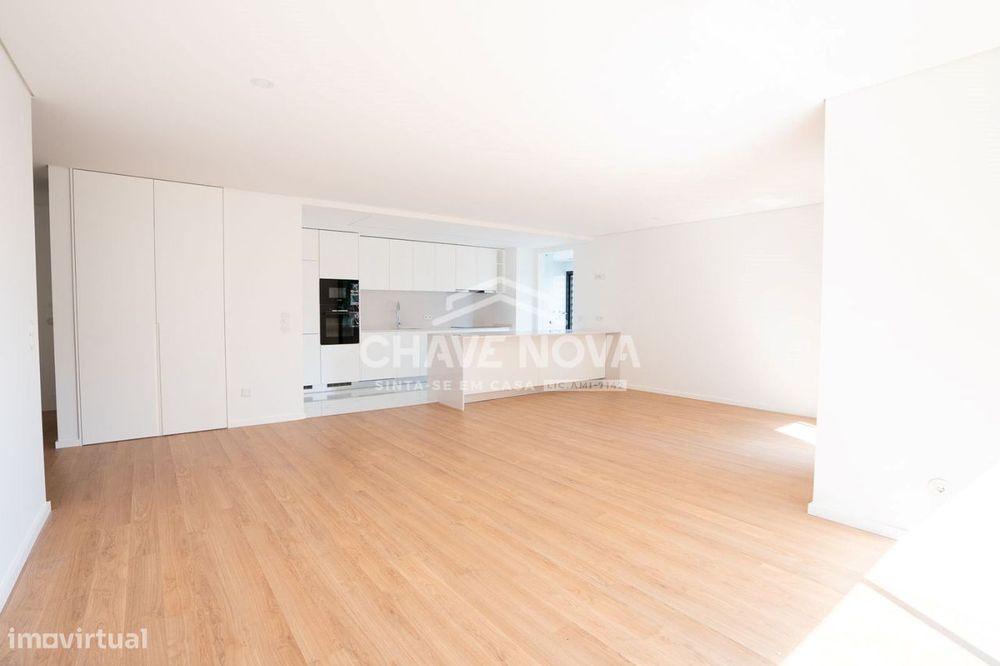 Apartamento T2 Novo  c/ Varanda e Lugar de Garagem em Avintes