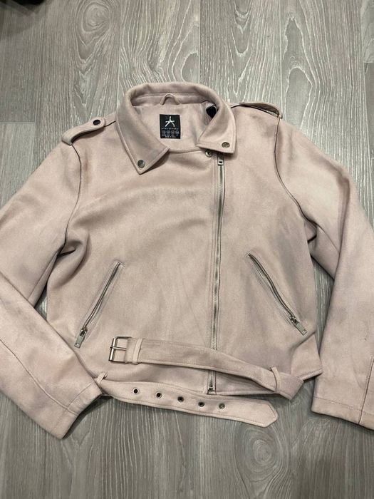 Куртка коротка супер гарна