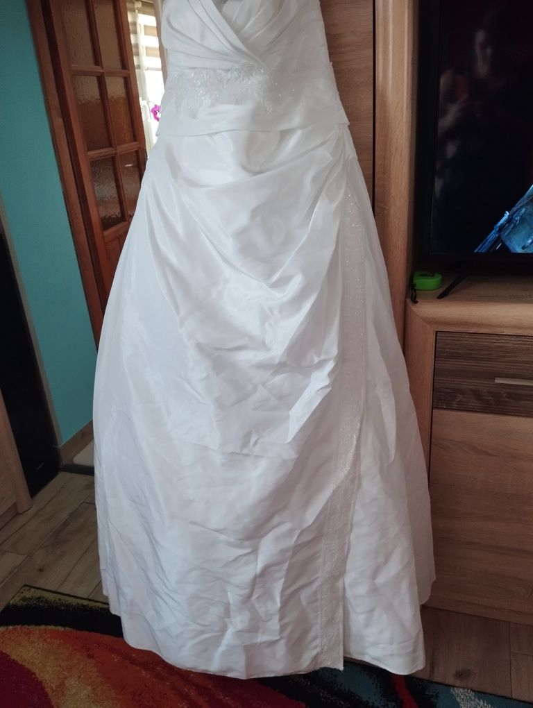 Sukienia ślubna biała 48
