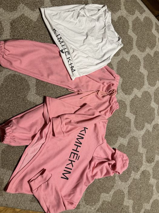 Różowy komplet dresowy