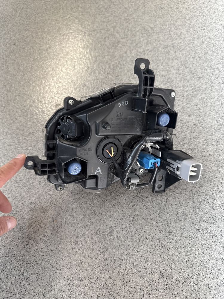 Halogen z doswietlaniwm Prawy Lexus UX 250 300