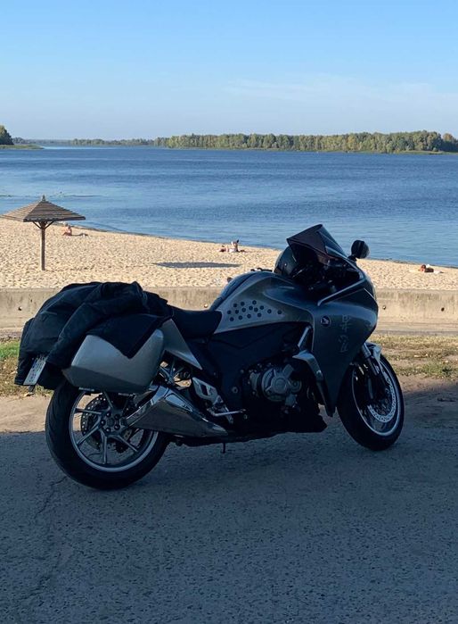 Мотоцикл Спорт-туризм  HONDA VFR 1234