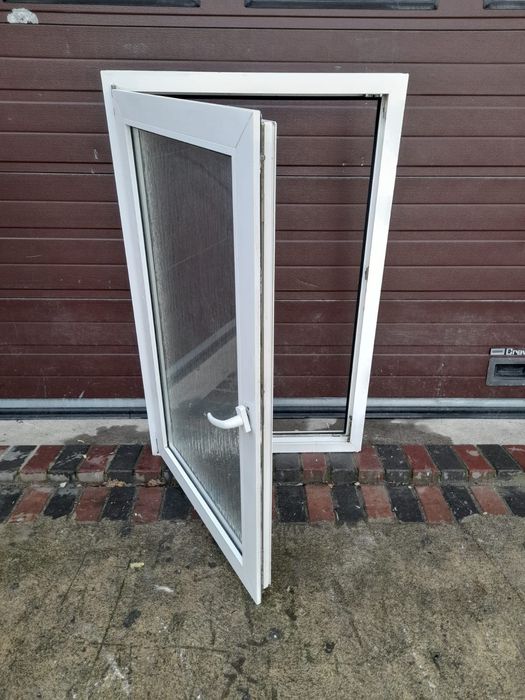 Okna do łazienki okno z szybą ornamentową mleczną 84x135 pcv DOWÓZ