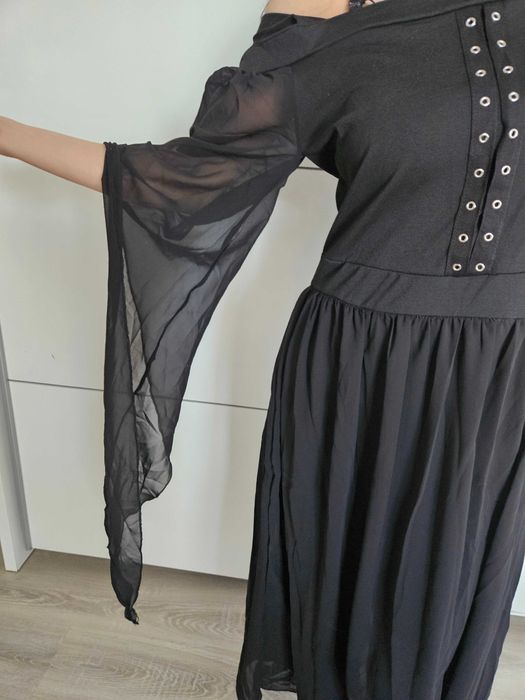 Sukienka czarownicy gotycka na ramiączkach z koronką i wiązaniem