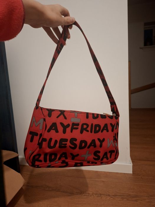 Mała fajna czerwona torebka