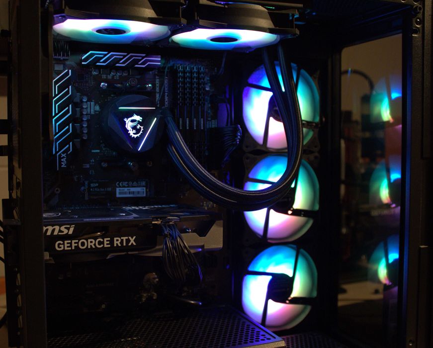 Wydajny komputer do gier - Msi Rtx 5060 /ryzen5 5600/32GB ram/1 TB ssd