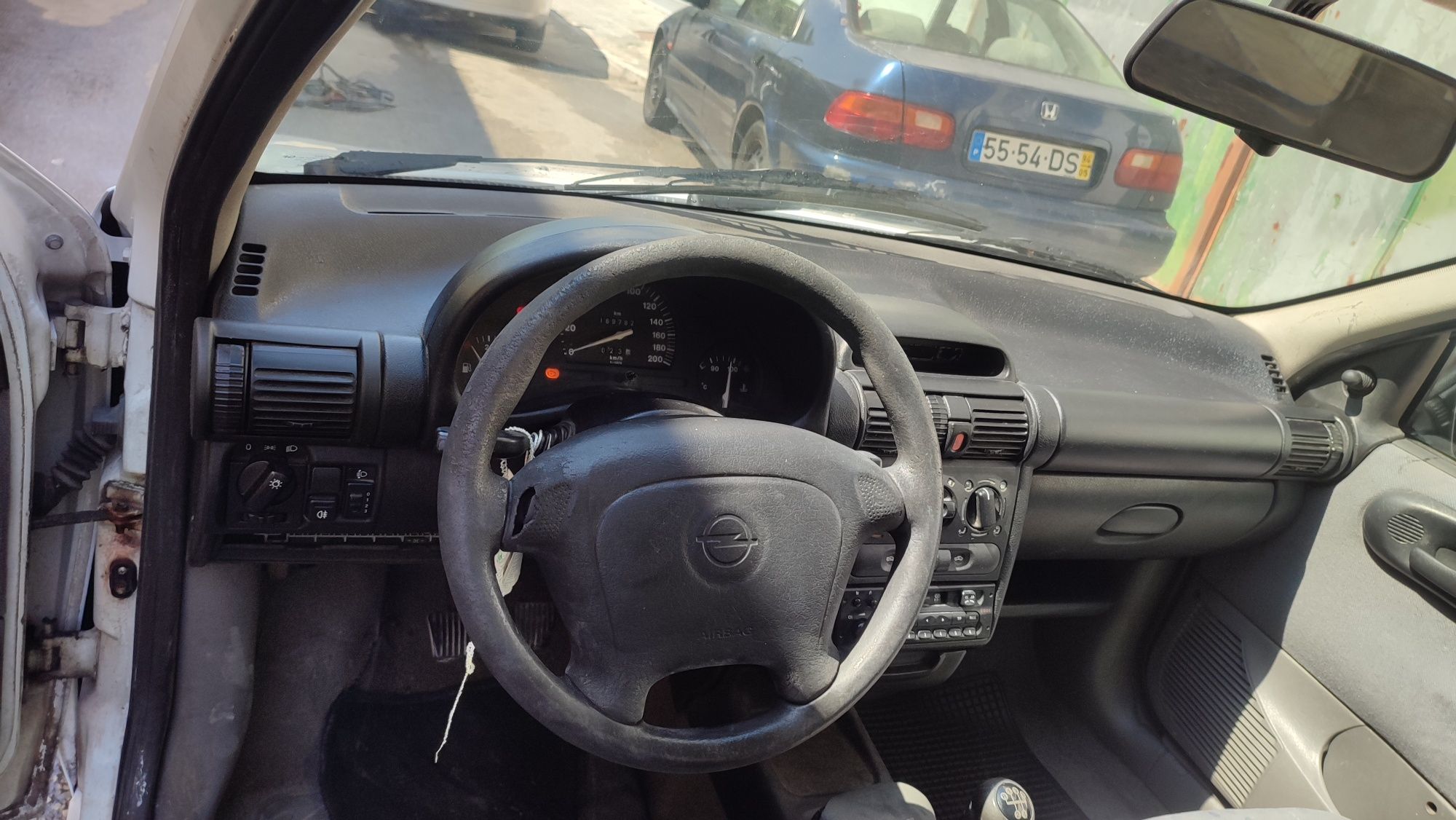Corsa b .3 cilindros