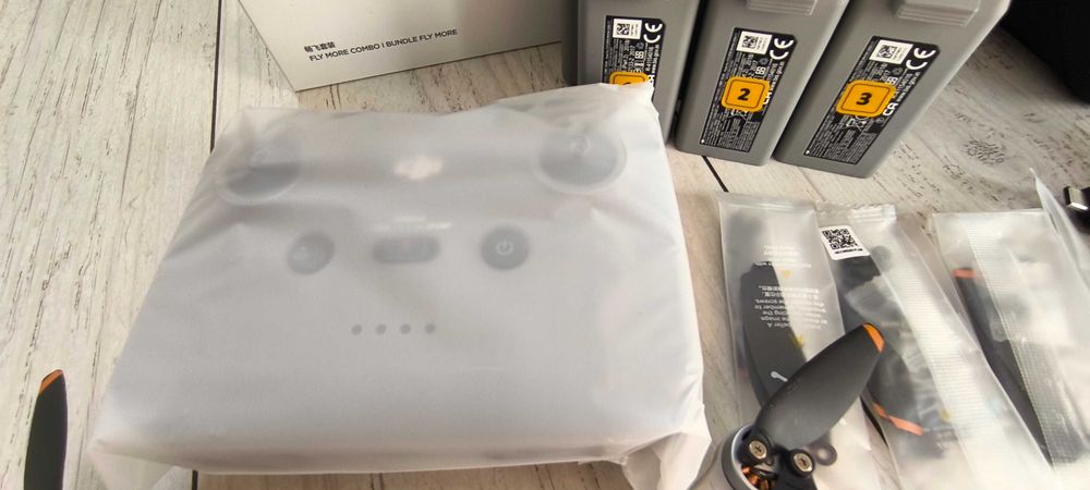 Dron DJI Mini 2SE Fly More Combo