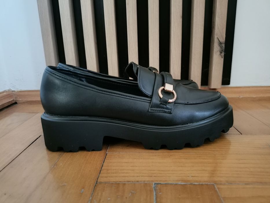 Czarne mokasyny na platformie jak nowe