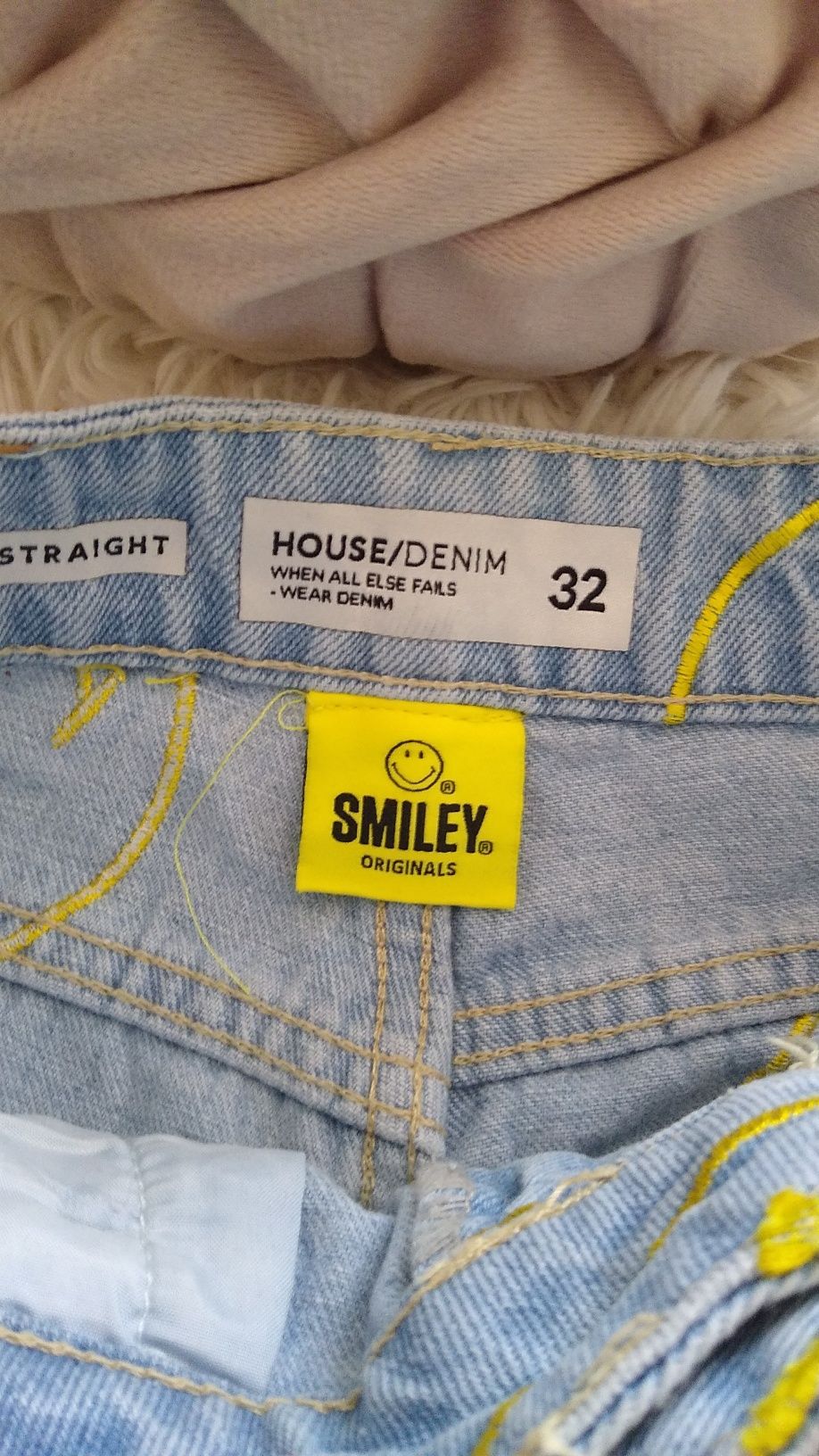 House Smiley jeansy 32 straight fit