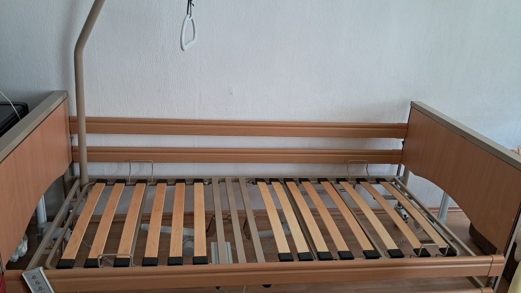 Łóżko rehabilitacyjne sprzedam.