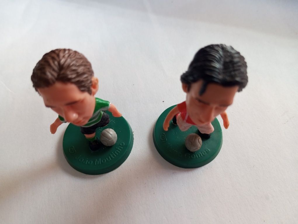 Figuras jogadores de futebol João Gomes e João Coutinho