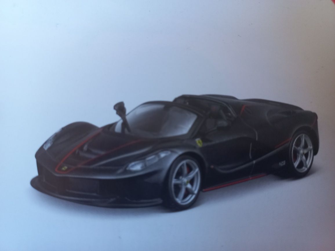 Bburago Ferrari Laferrari Aperta pod kloszem, skala 1:43