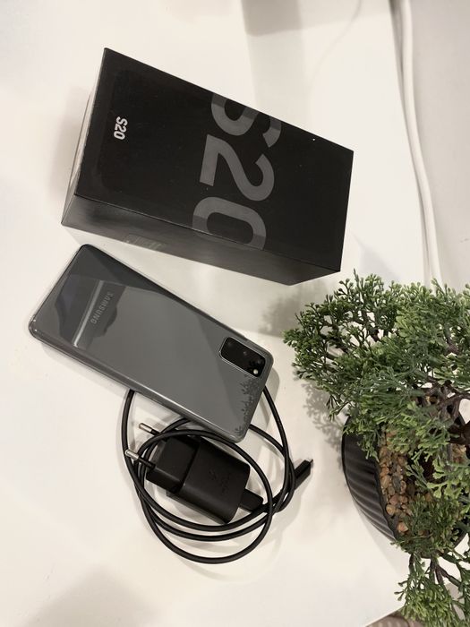 Samsung S20 stan bardzo dobry