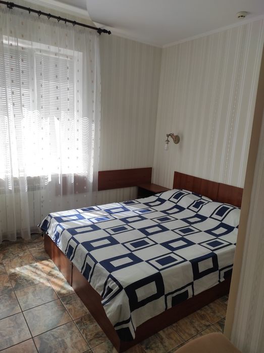 Подобово оренда з банею , банкет залом , мангальною зоною , порковкою