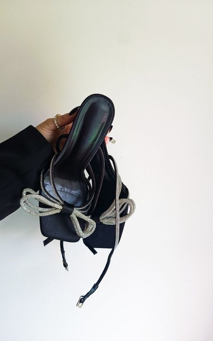 Wysokie czarne szpilki