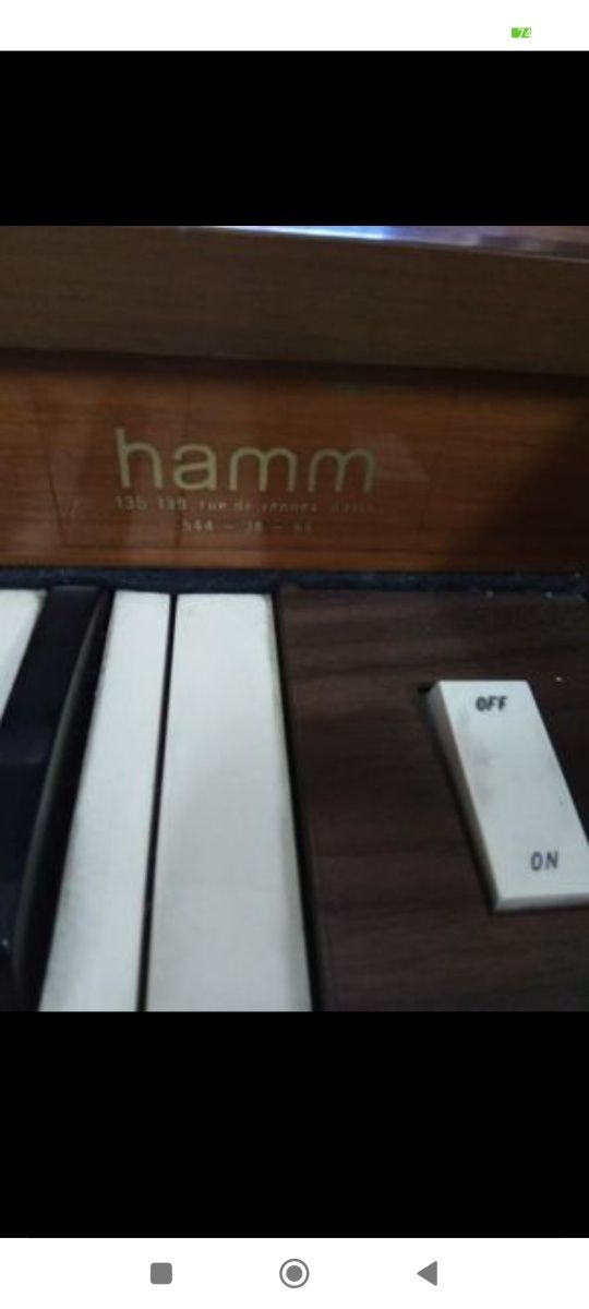 Órgão da marca Farfisa