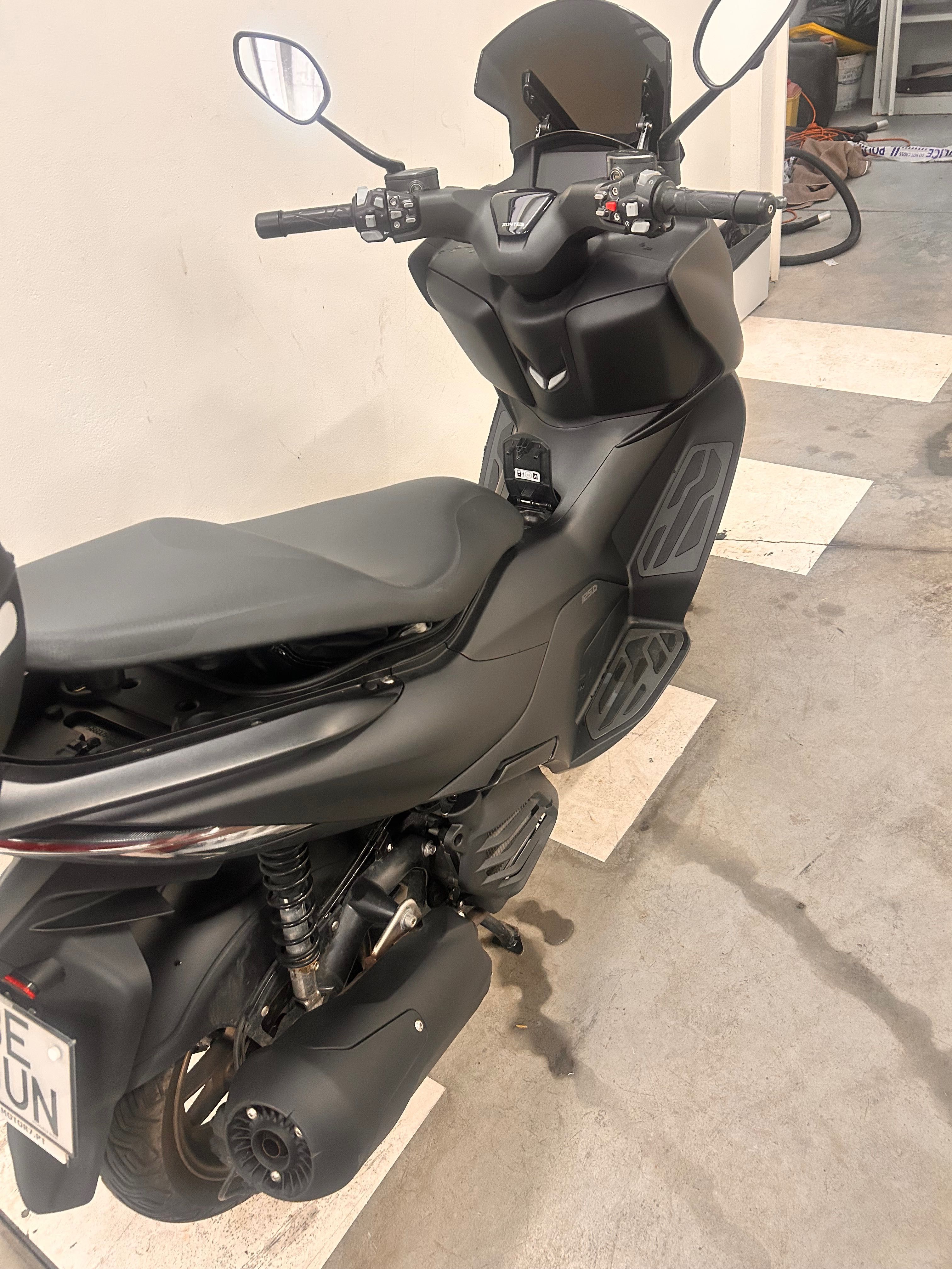 Zontes 125D scooter