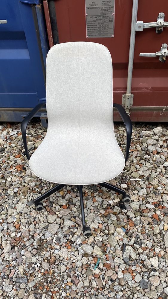 Krzesło konferencyjne/biurowe wysokie LANGFJALL IKEA, beżowe/czarne