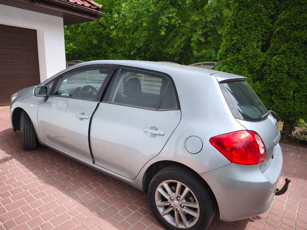 Sprzedam Toyotę Auris 2.0 szybkie, niezawodne autko.
