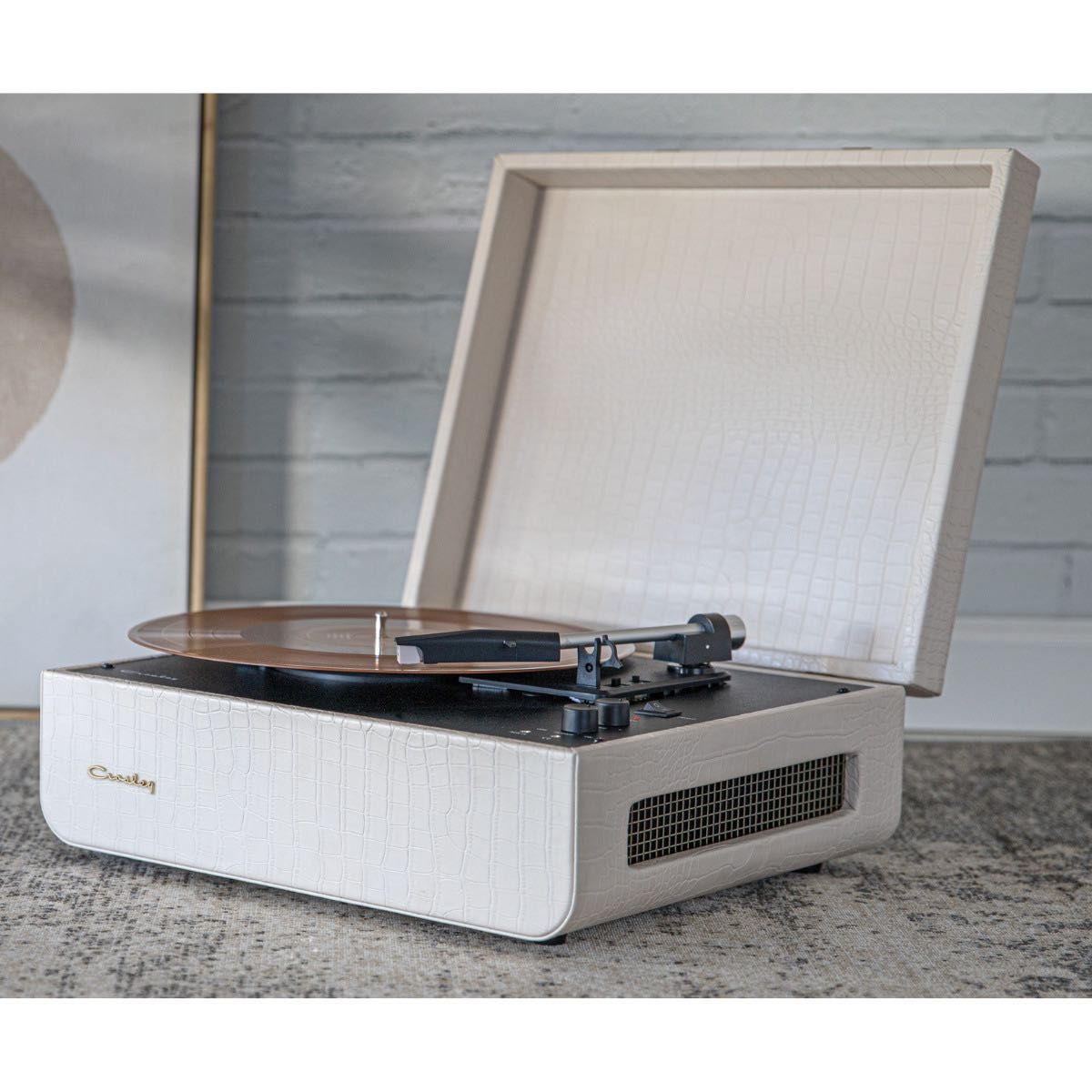 Вініловий програвач "Mercury Cream Croc" від Crosley