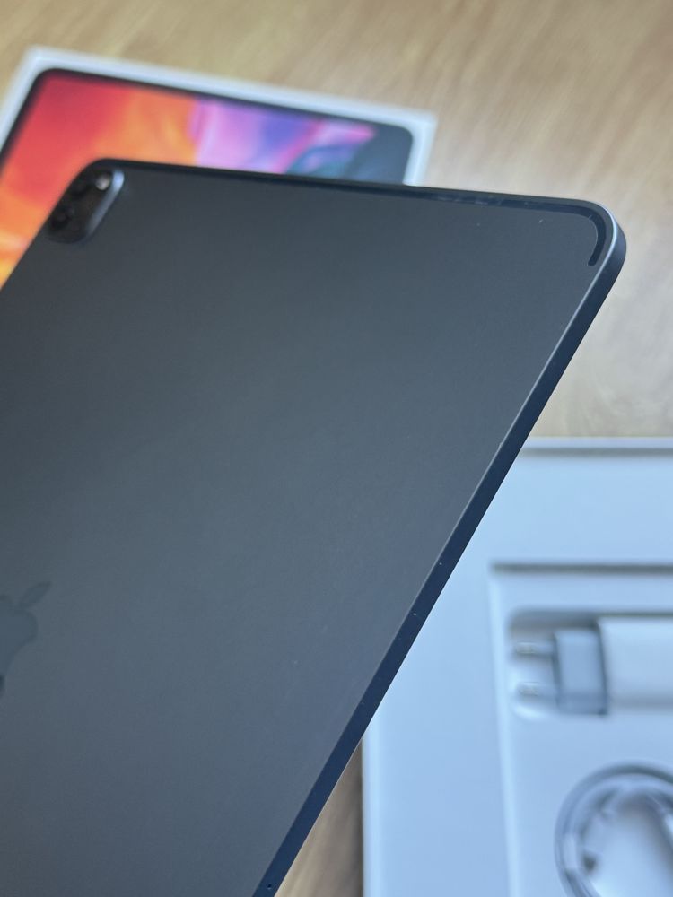 Ipad Pro de 512gb 12,9” da 4 Geração com fatura ( como novo)