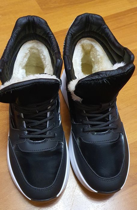Кроссовки на меху(новые)39р.24, 5см