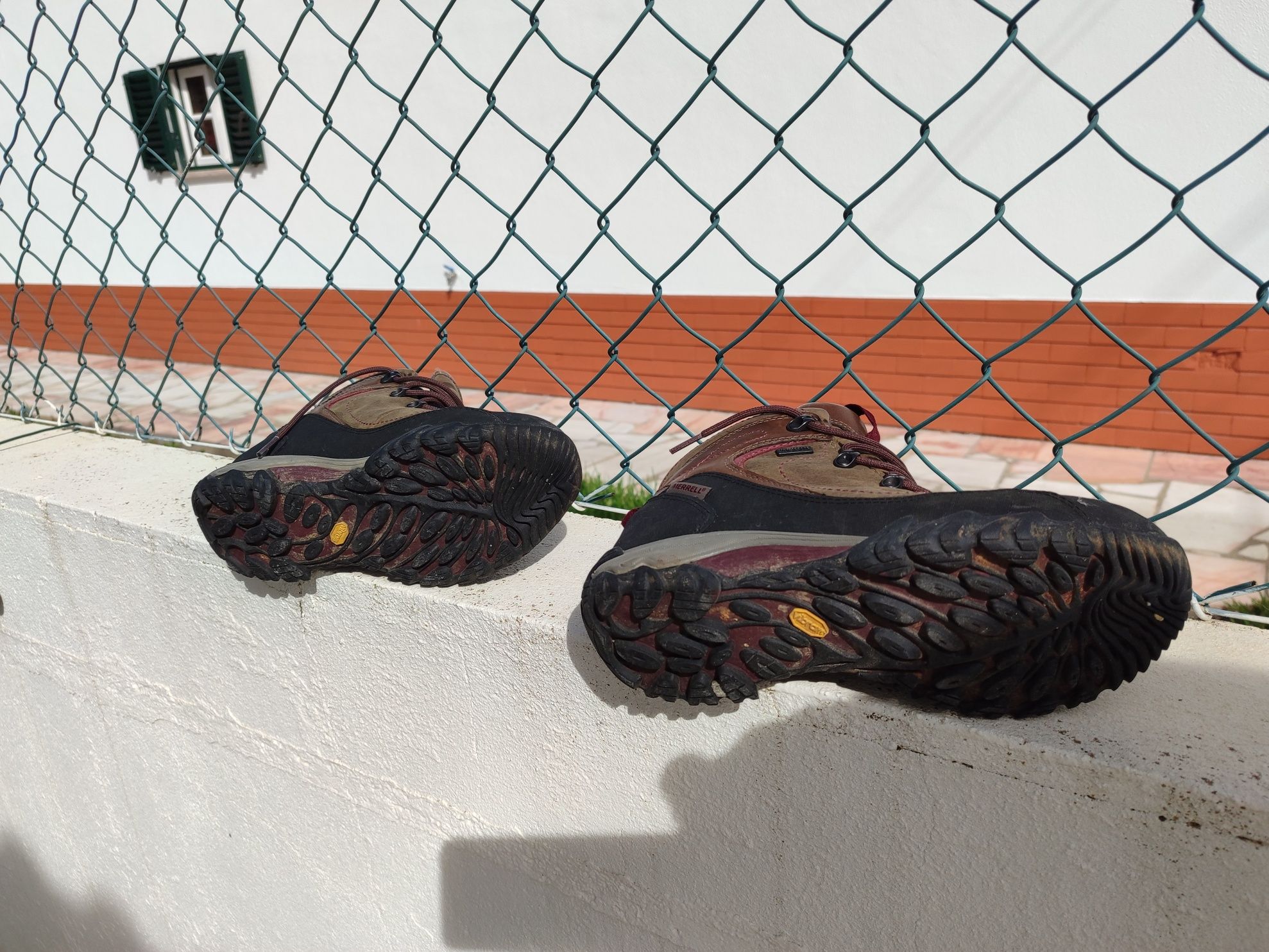 Bota Merrell á prova d'agua
