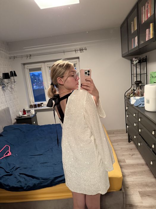 Cekinowa sukienka Sinsay idealna  na święta