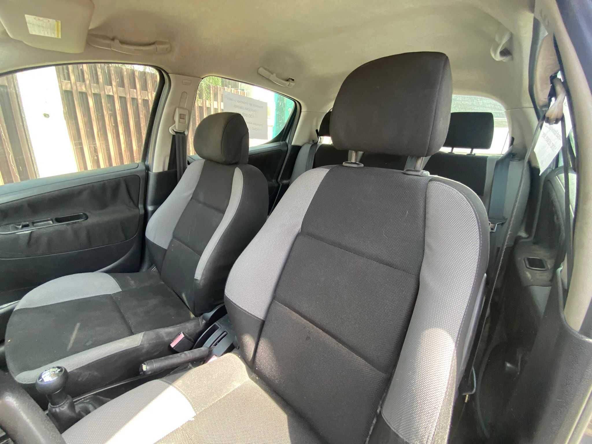 Peugeot 207 5 portas 1.4 88CV agosto 2006 1 dono