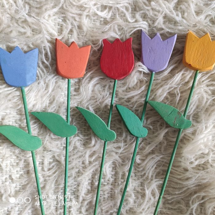 Tulipany z drewna vintage