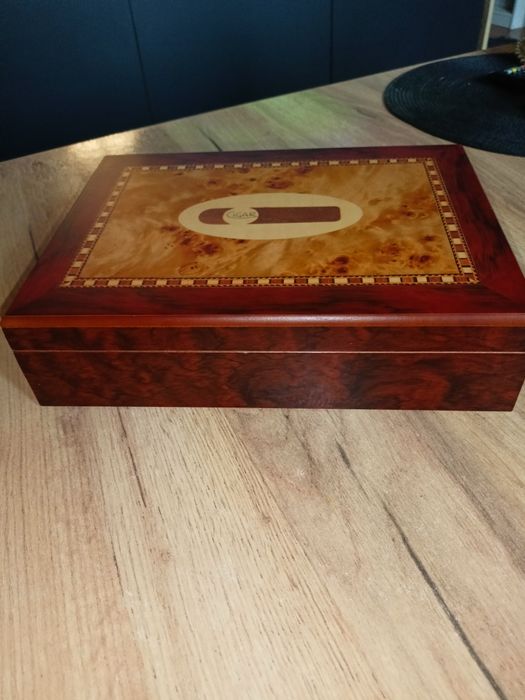 Humidor na około 35 cygar