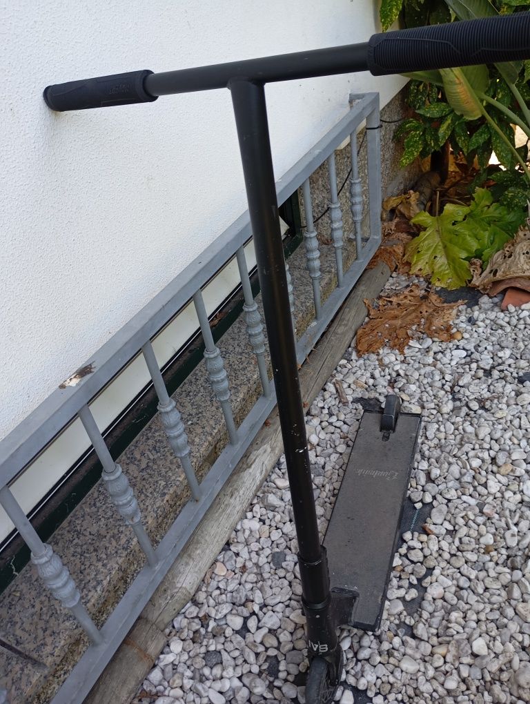 Trotinete de freestyle preta