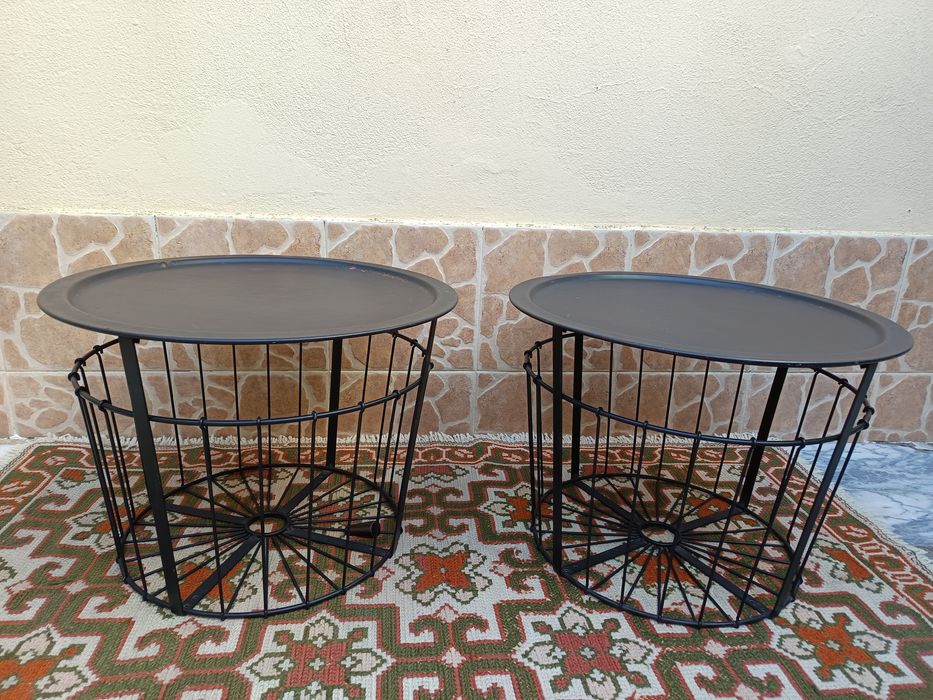 2 mesas de apoio com arrumação do IKEA