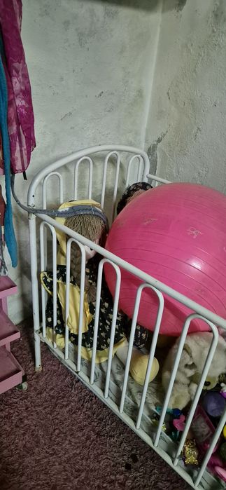 Cama em metal branca