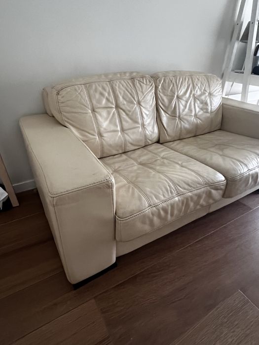 Sofa  em pele de 2 lugares