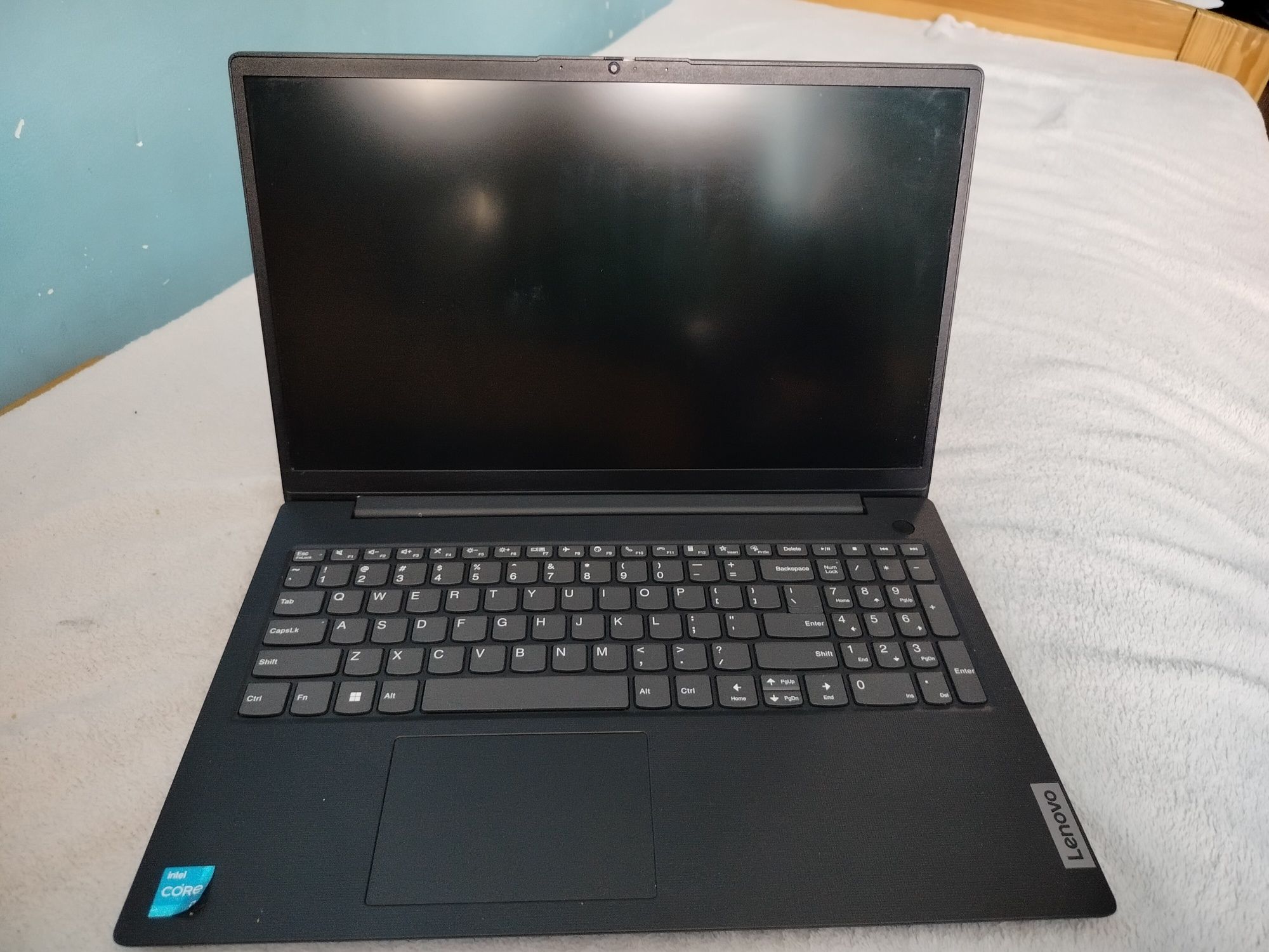 Sprzedam laptopa Lenovo Intel Core i3 w pełni sprawny
