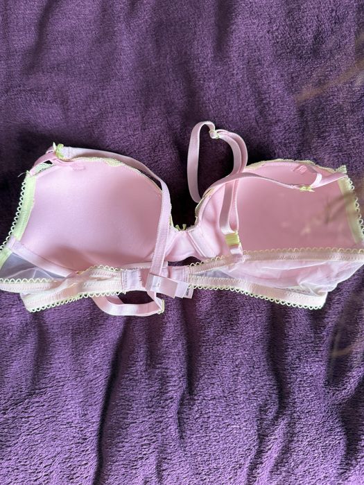 Продаю бюсгалтер  Victorias Secret