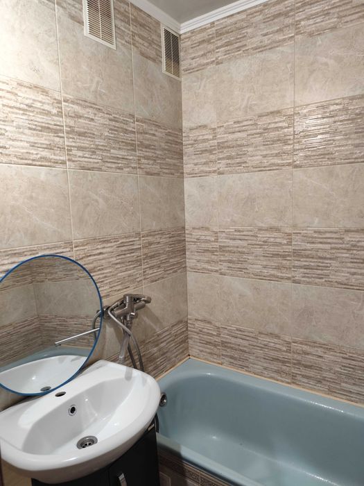 Продаж квартири на середньому поверсі