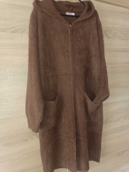 Nowy piękny alpakowy kardigan na zamek