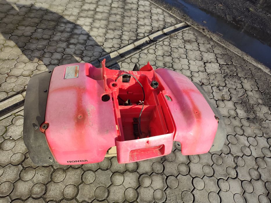 Błotnik plastik tył tylny honda TRX 250 fourtrax lampa tył
