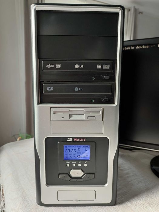 Komputer stacjonarny Pentium D. Retro PC.