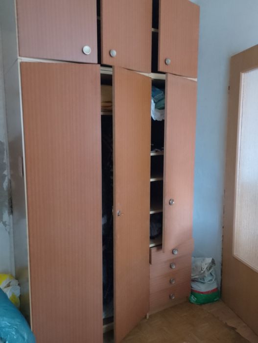 Szafa ubraniowa trzydrzwiowa