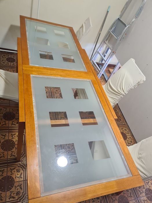 Mesa moderna com 6 cadeiras