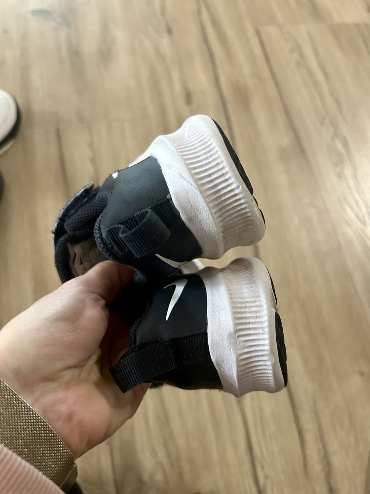 Buty sportowe adidasy Nike Downshifter dla chłopca r 30