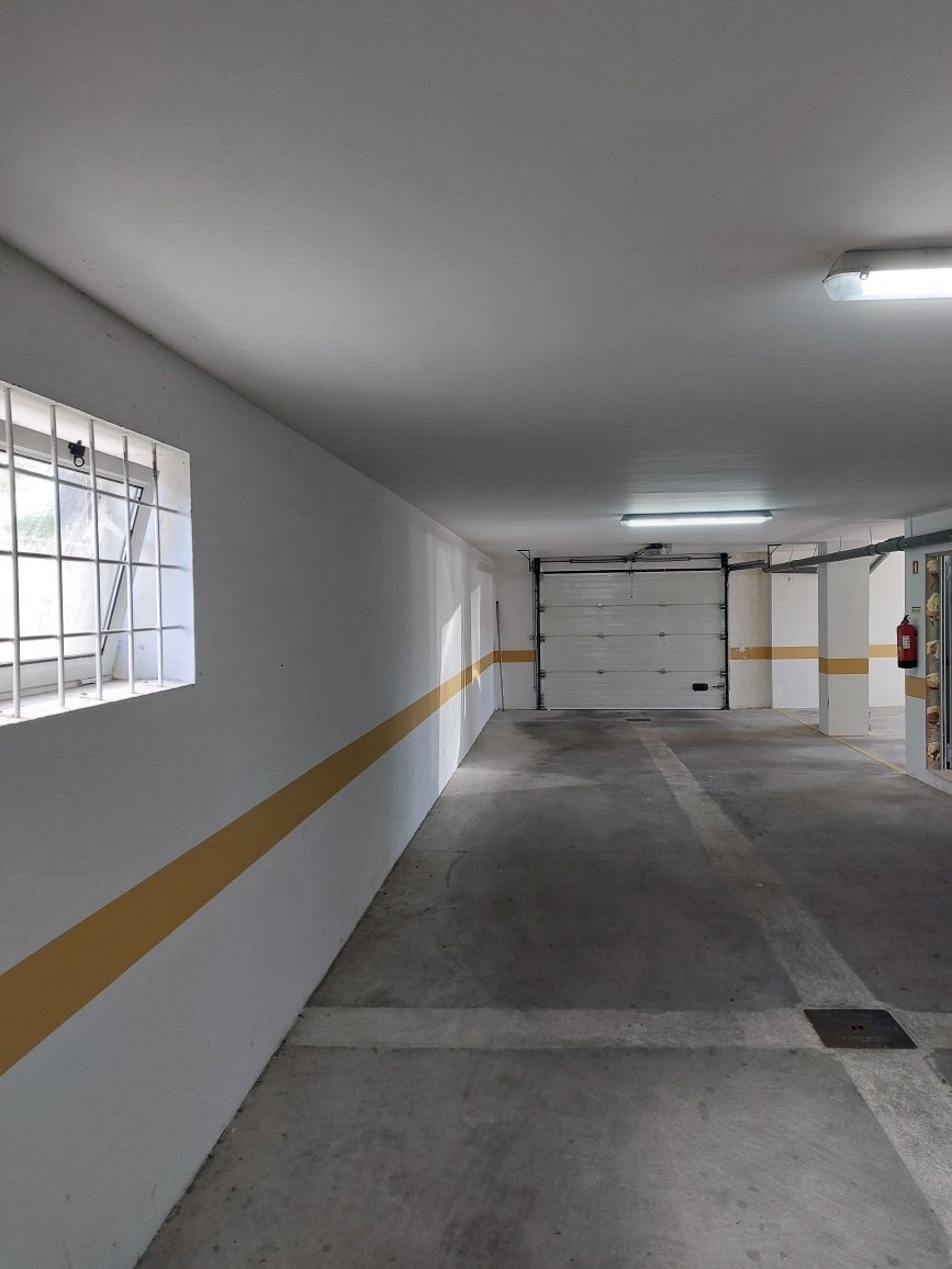 Garagem em Aveiras de Cima