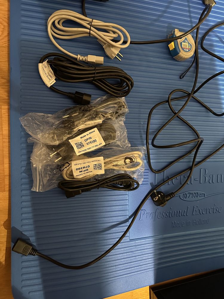 Kabel zasilający przedłużka kabla zasilającego do komputera upsa